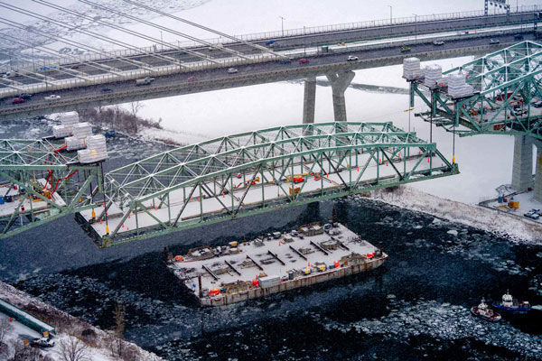 Main span of old Champlain Bridge being removed